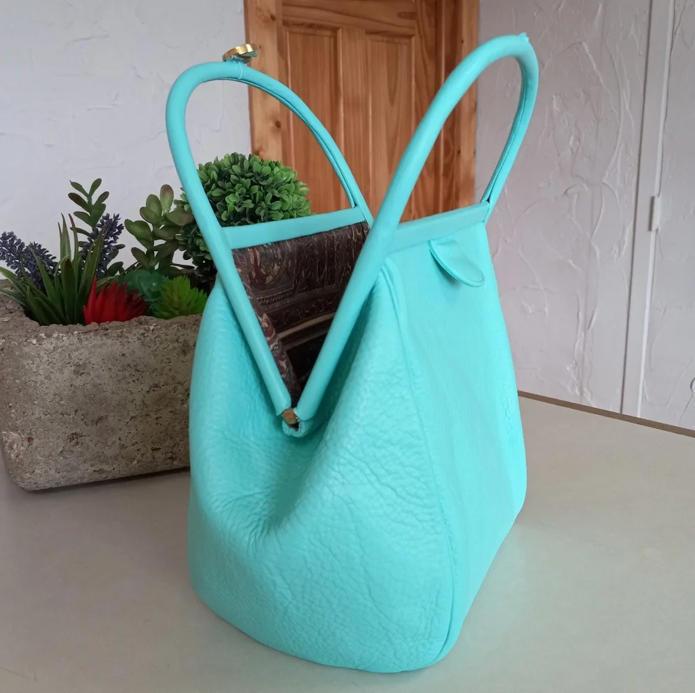 Lou Taylor 1970's, Vintage Frame Style, Top Clip Bag